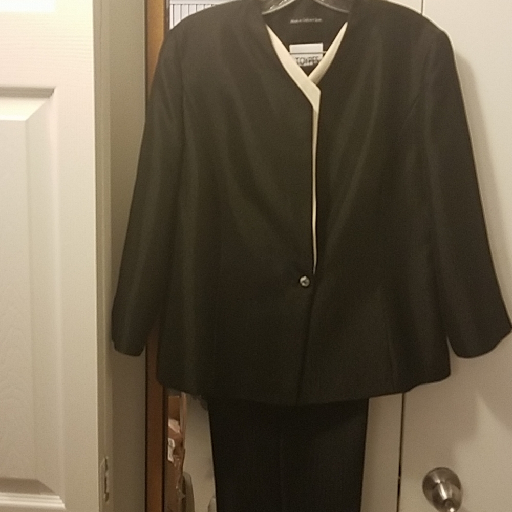 Pantsuit.."Very Elegant "